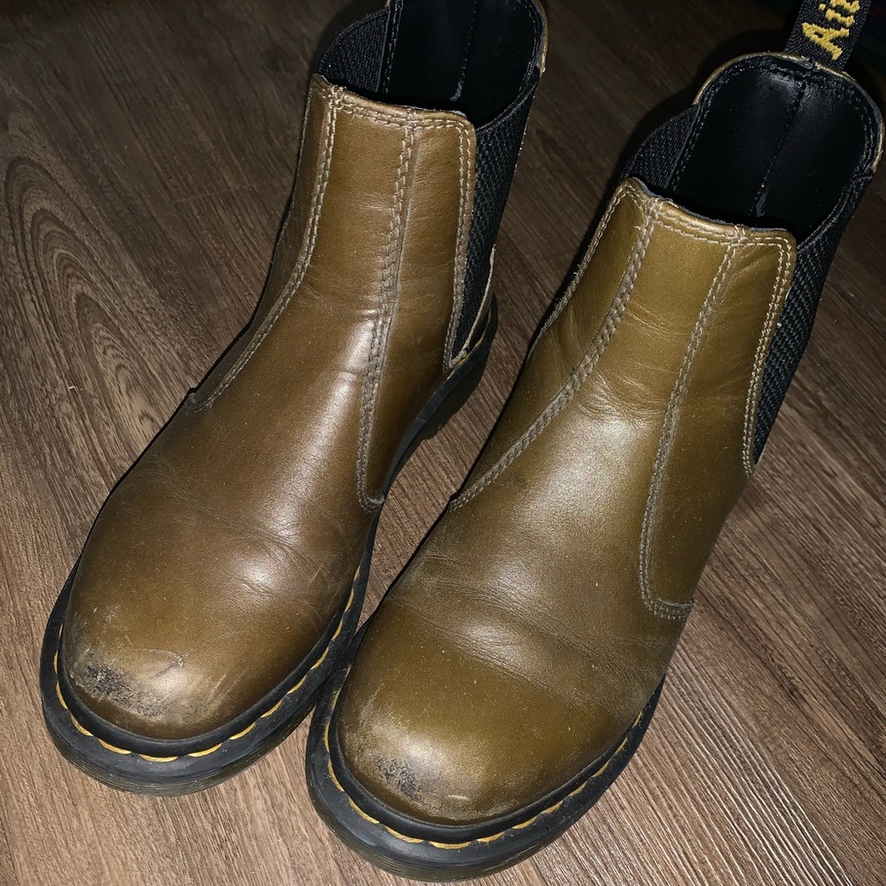 Dr. Marten Chelsea boots